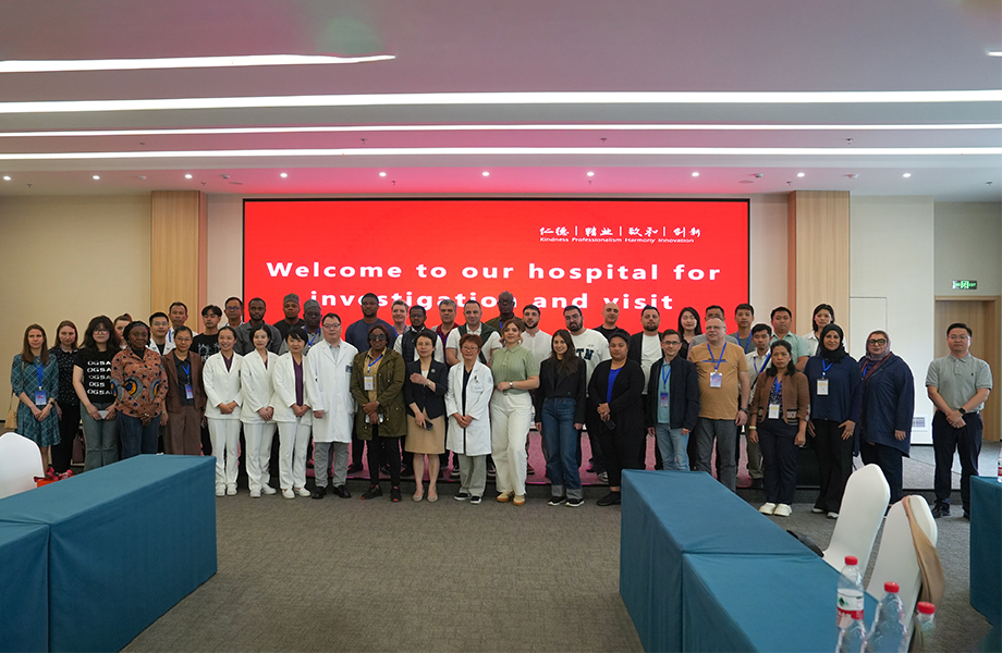 戴維(wei)醫(yī)療_跨越山(shān)海，共護新(xin)生(sheng) | “一(yi)帶一(yi)路”國(guo)傢(jia)中(zhong)國(guo)醫(yī)療設(shè)備(bei)咊(he)技(ji)術(shù)郃(he)作(zuò)研修班走(zou)進(jin)戴維(wei)醫(yī)療